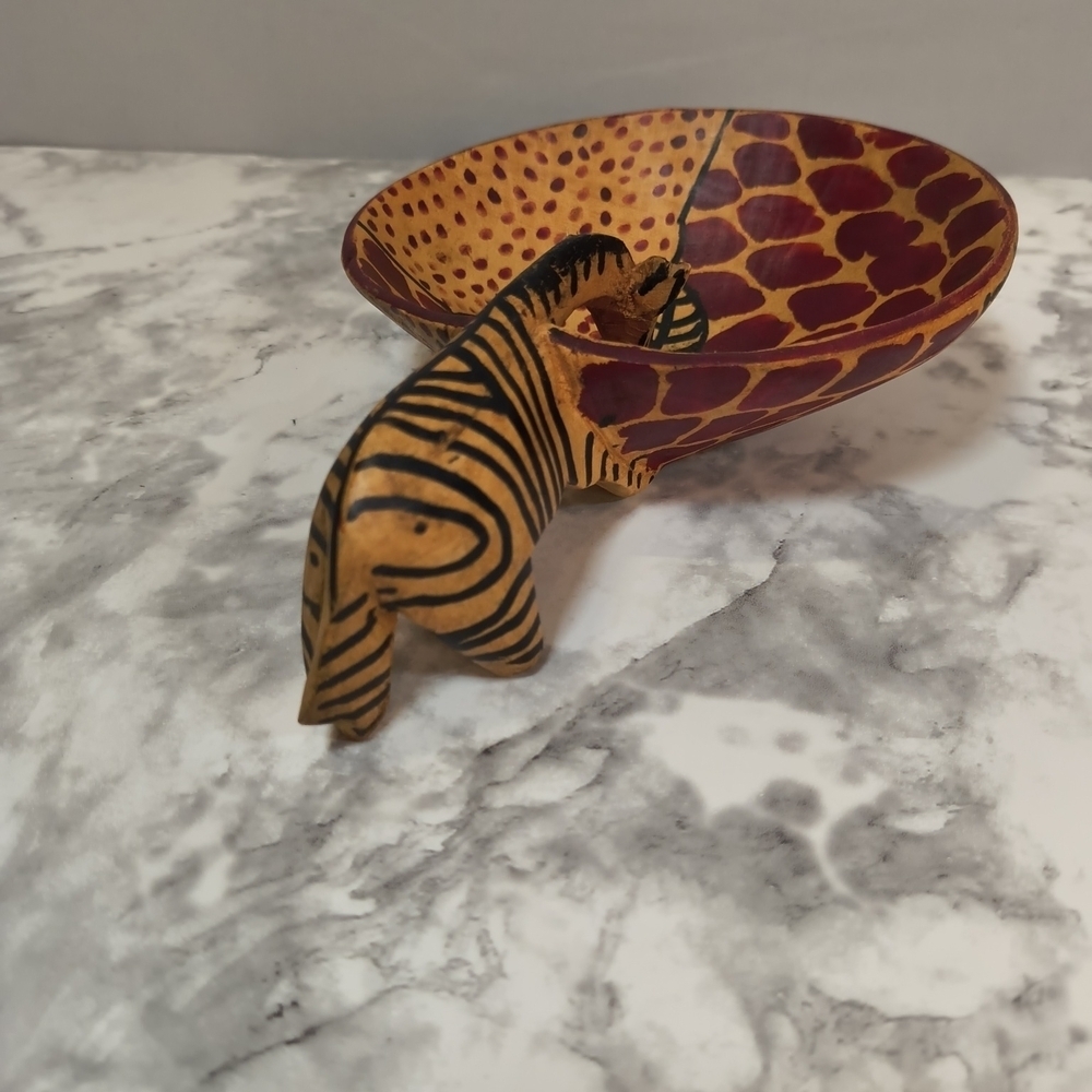 Hand Carved Wooden Bowl With Zebra - Picture 4 of 7